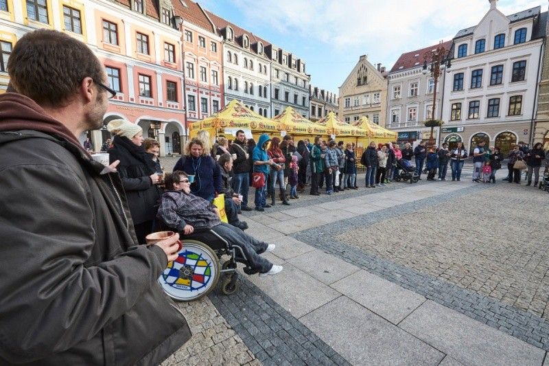 Největší štafetový přípitek teplým nápojem